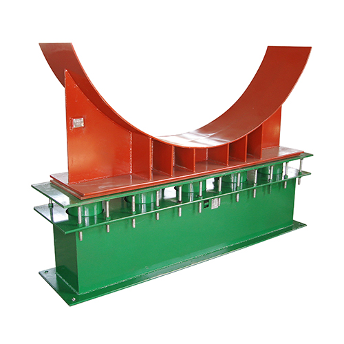 帶四(sì)氟滑闆鞍式(shi)滑動支座彈(dàn)簧箱支座